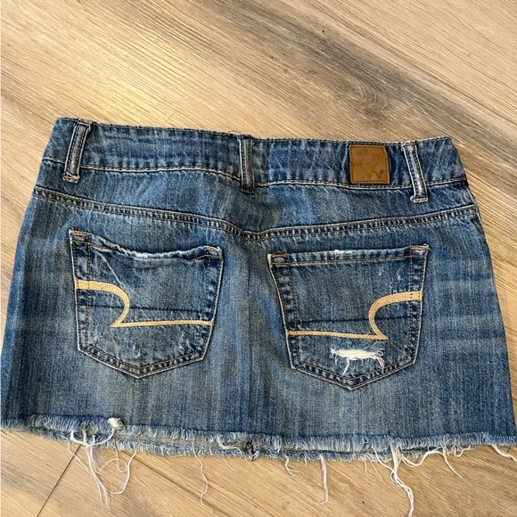 VINTAGE American Eagle Outfitters Denim Distressed Miniskirt Jean Skirt size 4 - Picture 3 of 5